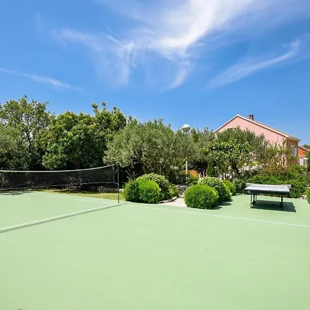 Arkulin - Four Bedroom With Terrace And Swimming Pool Apartment Lovorno