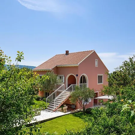 Arkulin - Four Bedroom With Terrace And Swimming Pool Apartment