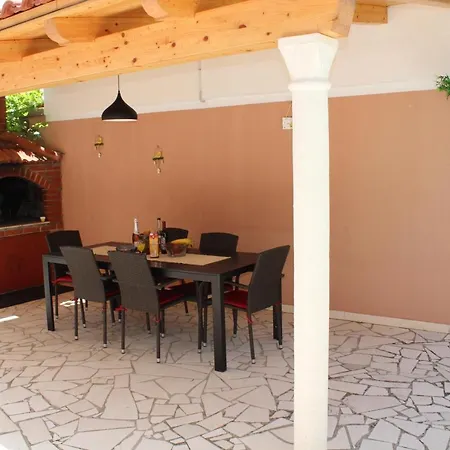 Arkulin - Four Bedroom With Terrace And Swimming Pool Apartment *
