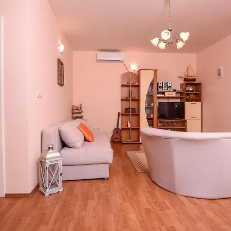 Arkulin - Four Bedroom With Terrace And Swimming Pool * Lovorno